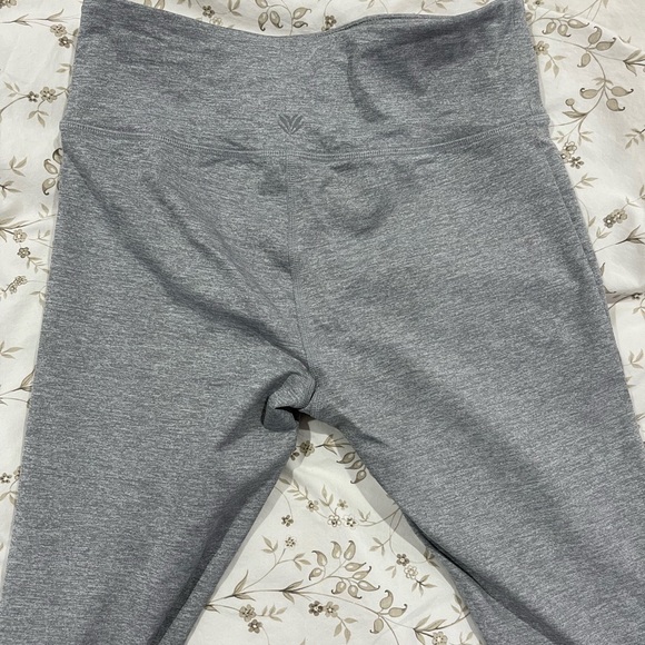 Gray forever 21 leggings - Picture 2 of 6